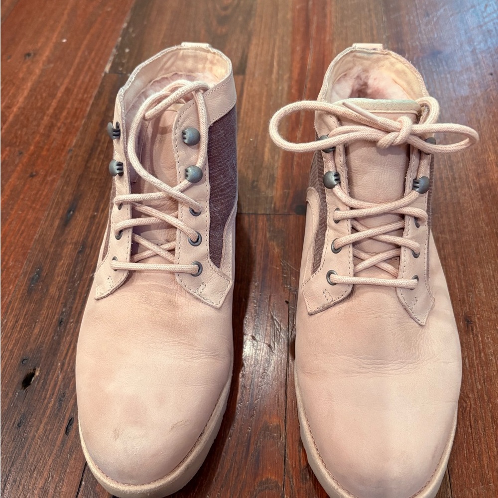 UGG Women's Lace-Up Boots in Soft Pink and Brown
